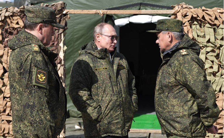 Putin nadgledao vojne vježbe i lansiranje strateških raketa